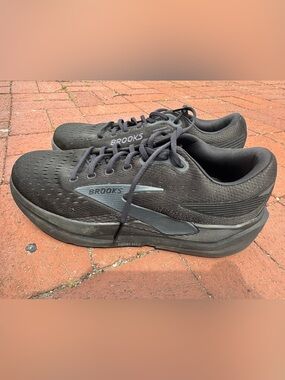 Brooks Black Men’s Size 12 2E Ghost Max 3